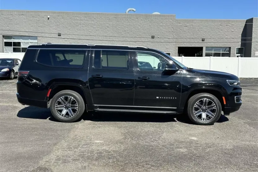 2024 Jeep Wagoneer L Base photo 1