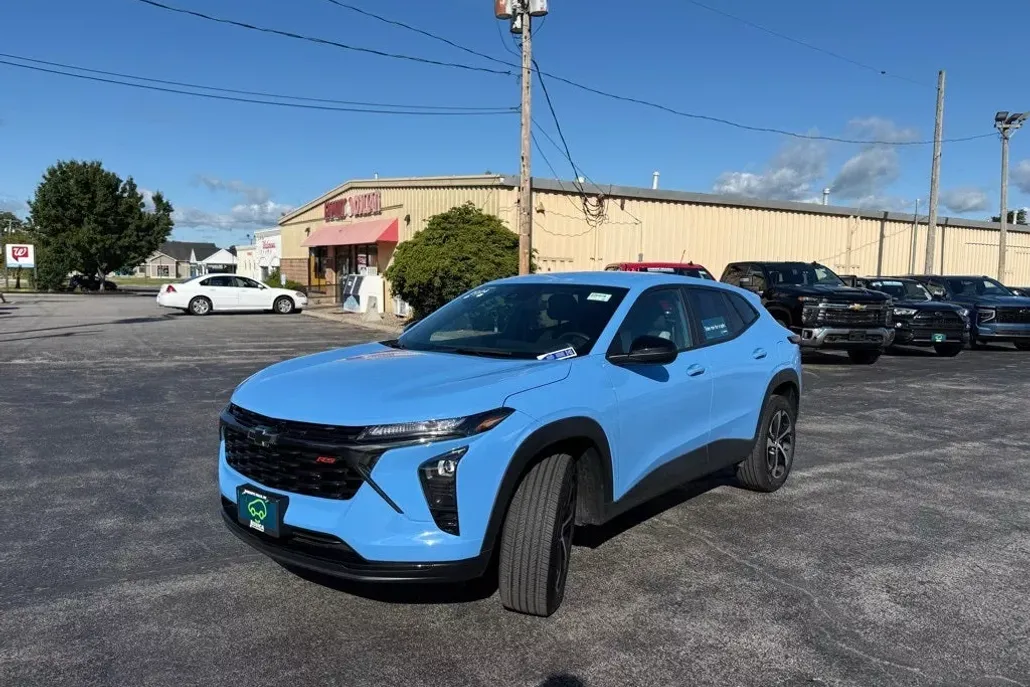 2024 Chevrolet Trax photo 1