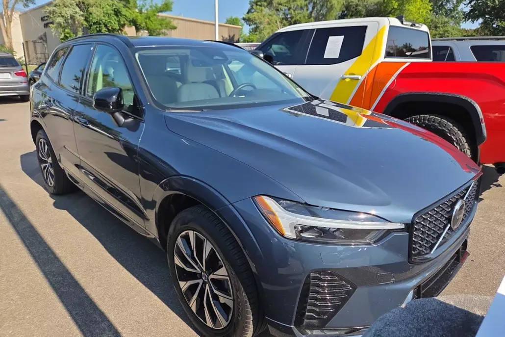 2024 Volvo XC60 Core photo 1
