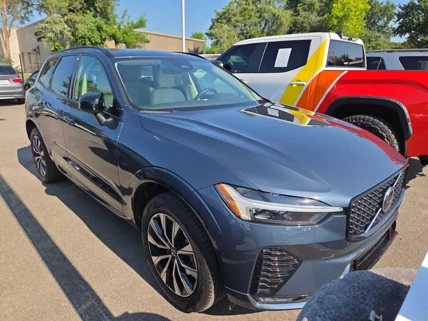 2024 Volvo XC60 Core photo 1