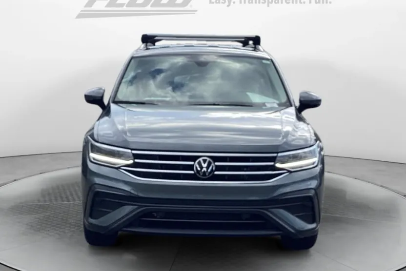 2023 Volkswagen Tiguan SE photo 1