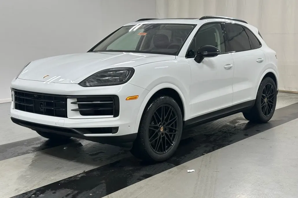 2025 Porsche Cayenne photo 1