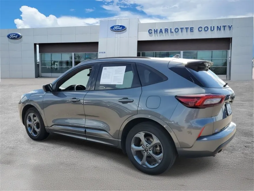 2023 Ford Escape ST-Line photo 1