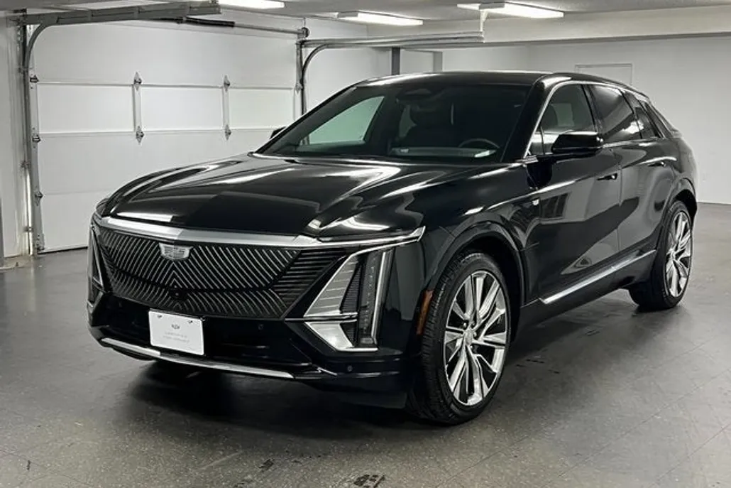 2024 Cadillac Lyriq Luxury photo 1
