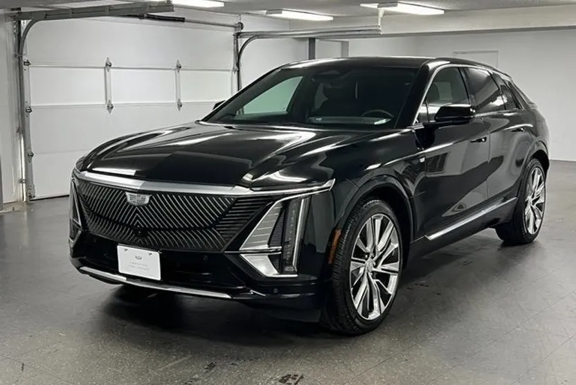 2024 Cadillac Lyriq Luxury photo 1