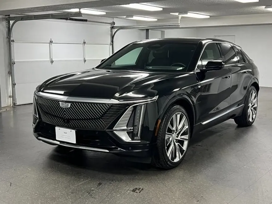 2024 Cadillac Lyriq Luxury photo 1