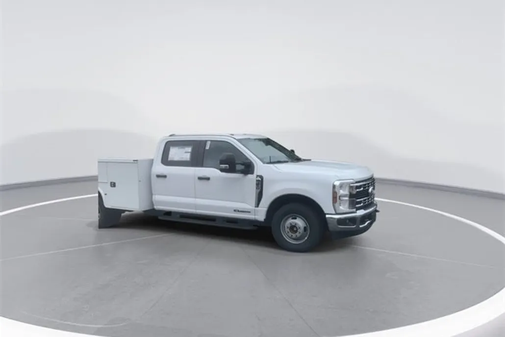 2024 Ford F-350 photo 1
