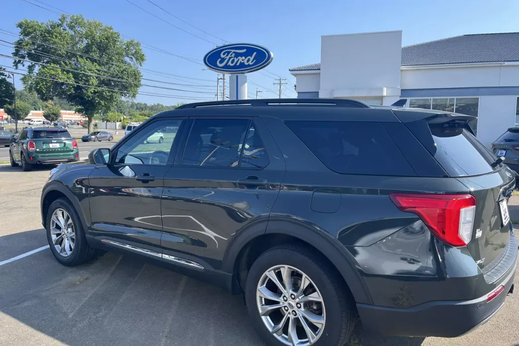 2022 Ford Explorer XLT photo 1