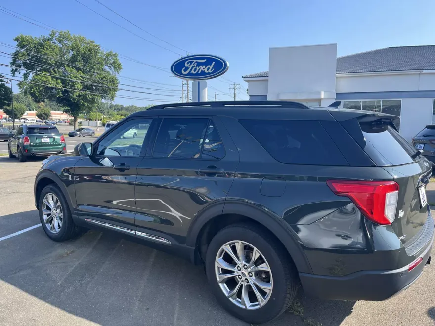 2022 Ford Explorer XLT photo 1