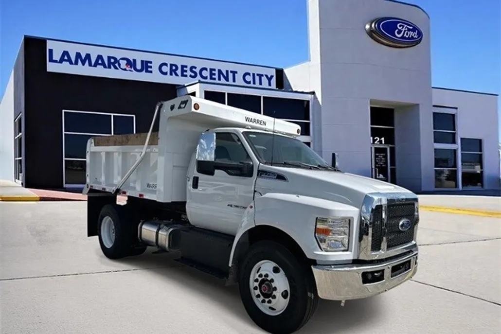 2025 Ford F-750 SuperCab photo 1