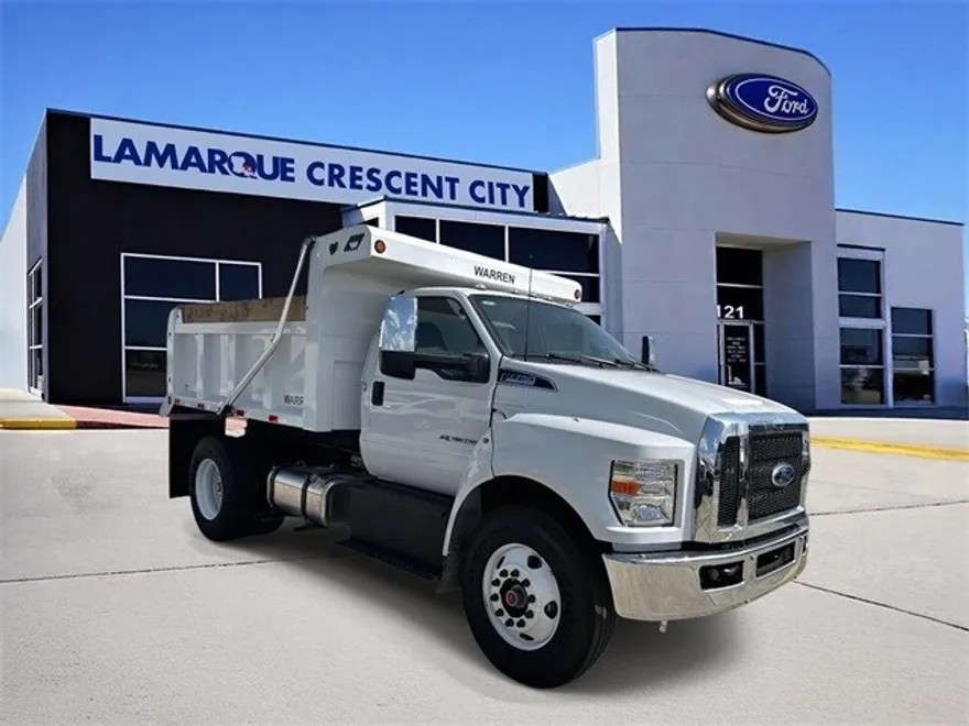 2025 Ford F-750 SuperCab photo 1