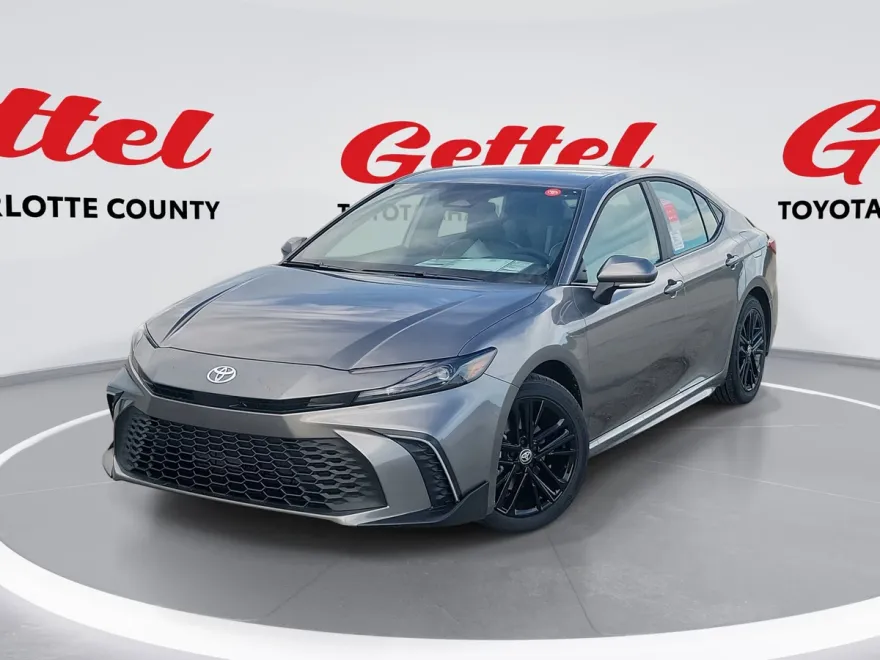 2025 Toyota Camry SE photo 1