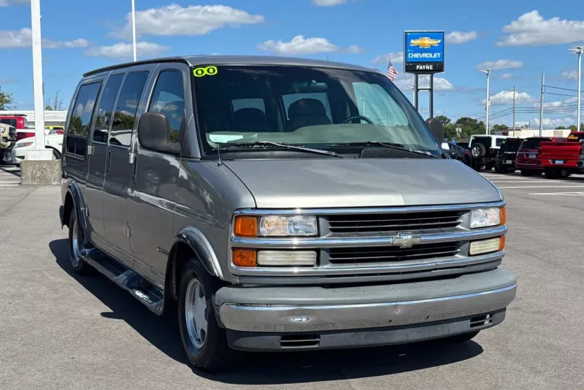 2000 Chevrolet Express Cargo 1500 photo 1