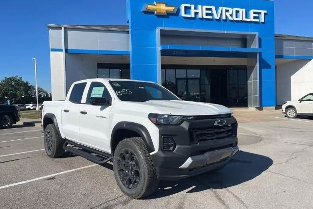 2026 Chevrolet Colorado Trail Boss photo 1