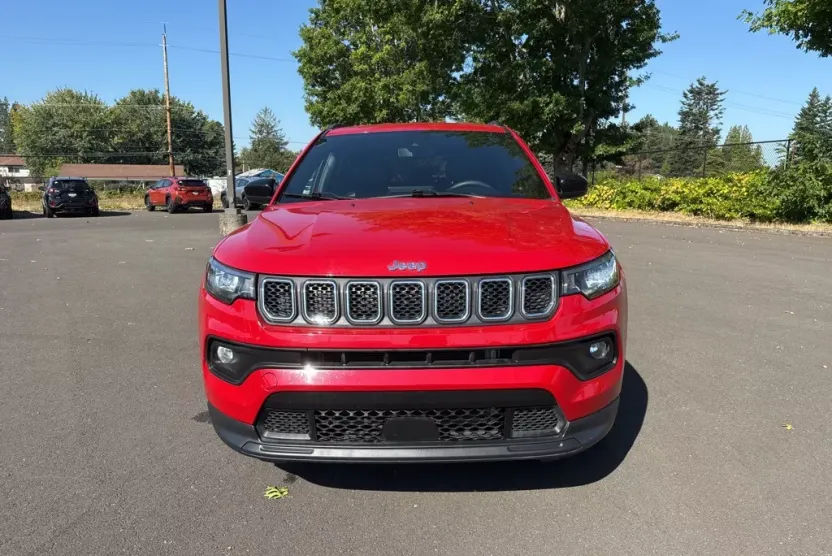 2024 Jeep Compass Latitude photo 1