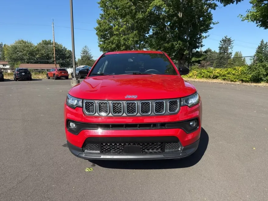 2024 Jeep Compass Latitude photo 1