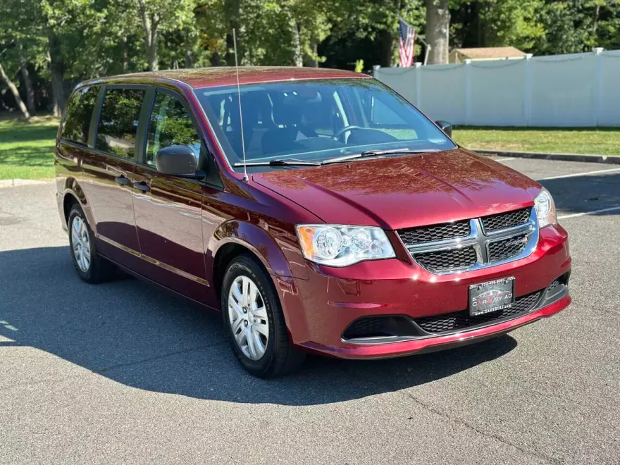 2019 Dodge Grand Caravan SE photo 1