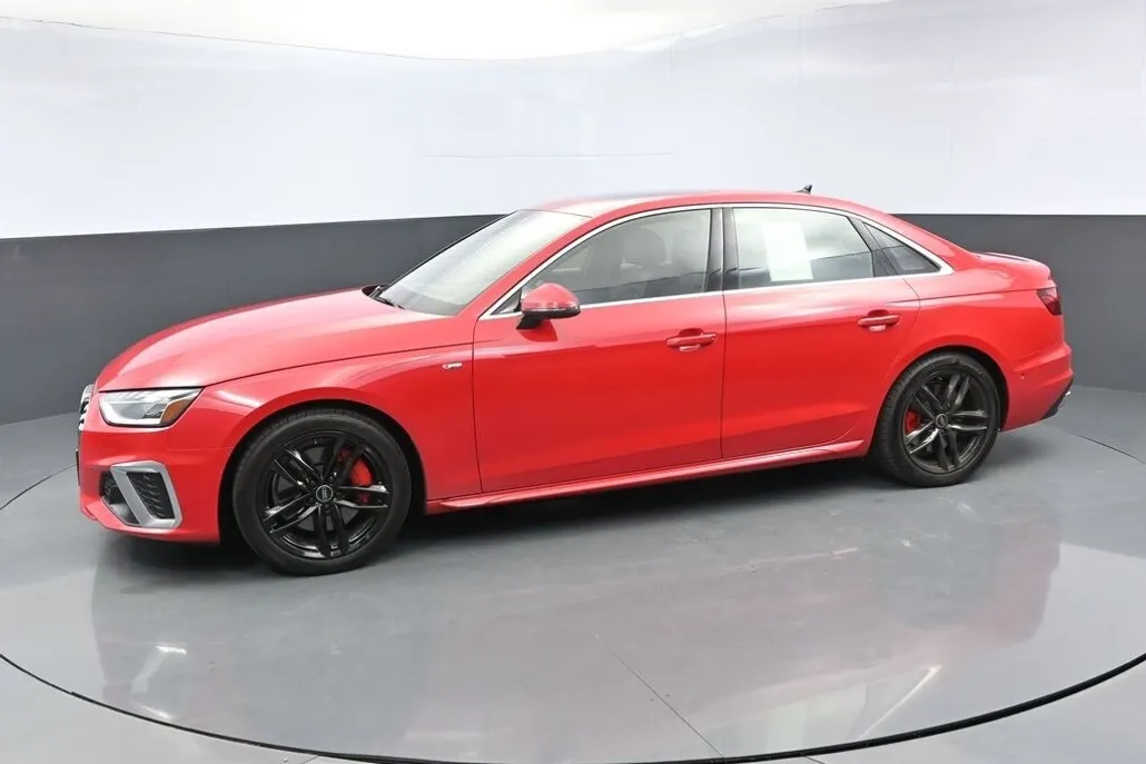 2024 Audi A4 45 S line Prestige photo 1