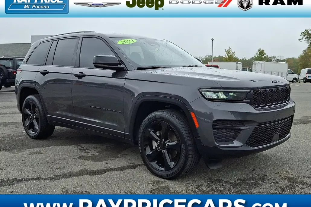2024 Jeep Grand Cherokee Laredo photo 1