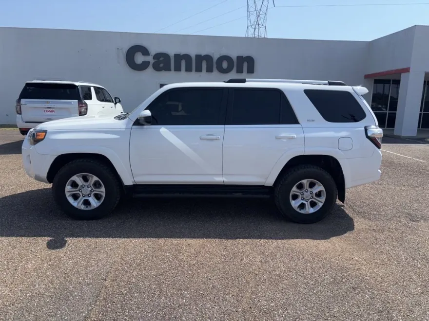 2023 Toyota 4Runner SR5 photo 1