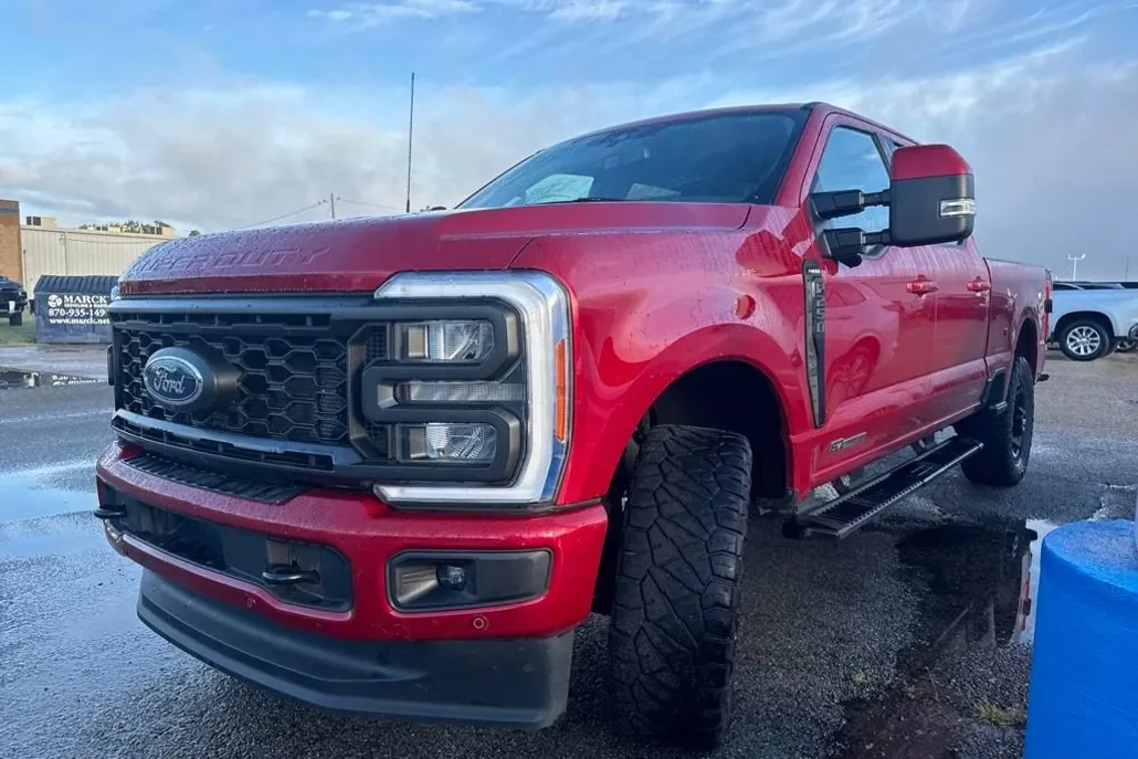 2023 Ford F-250 Lariat photo 1