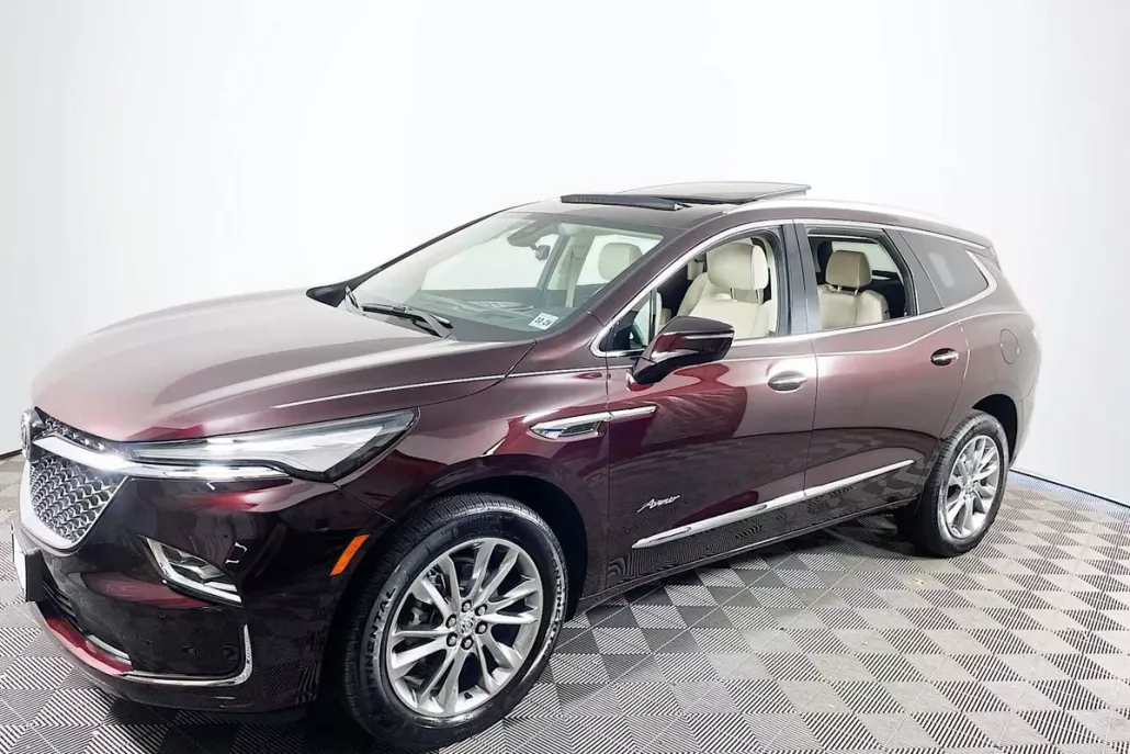 2024 Buick Enclave Avenir photo 1