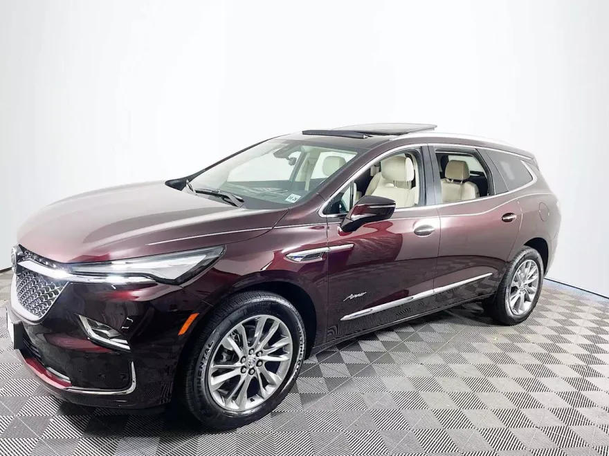 2024 Buick Enclave Avenir photo 1