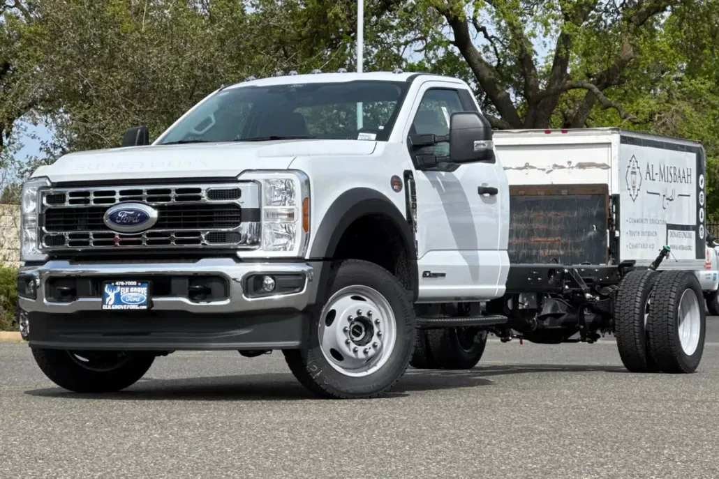2025 Ford F-550 photo 1