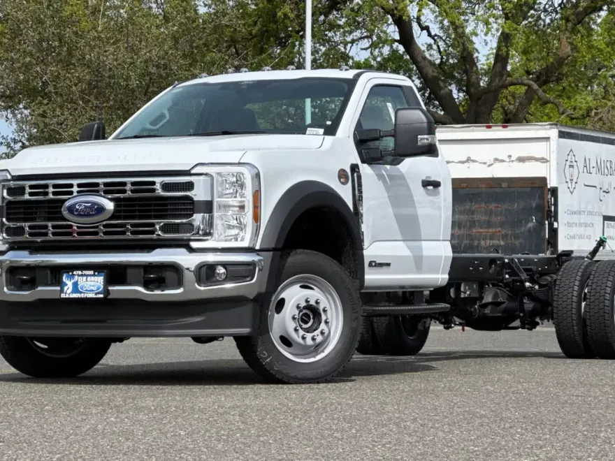 2025 Ford F-550 photo 1