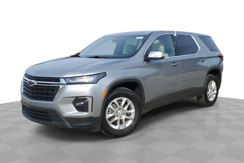 2023 Chevrolet Traverse LS photo 1