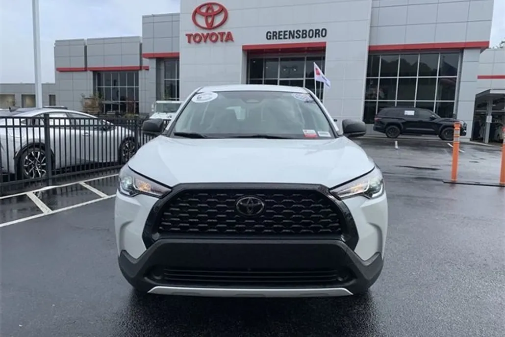 2023 Toyota Corolla Cross L photo 1