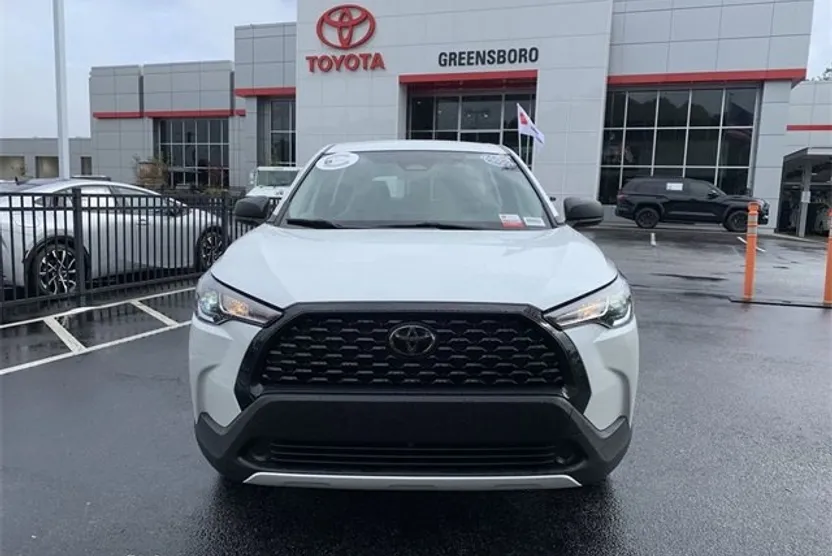 2023 Toyota Corolla Cross L photo 1