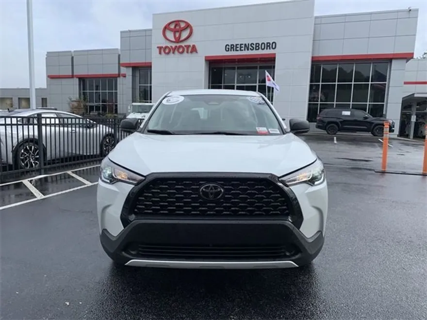 2023 Toyota Corolla Cross L photo 1