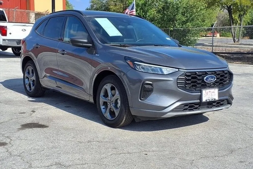 2024 Ford Escape ST-Line photo 1
