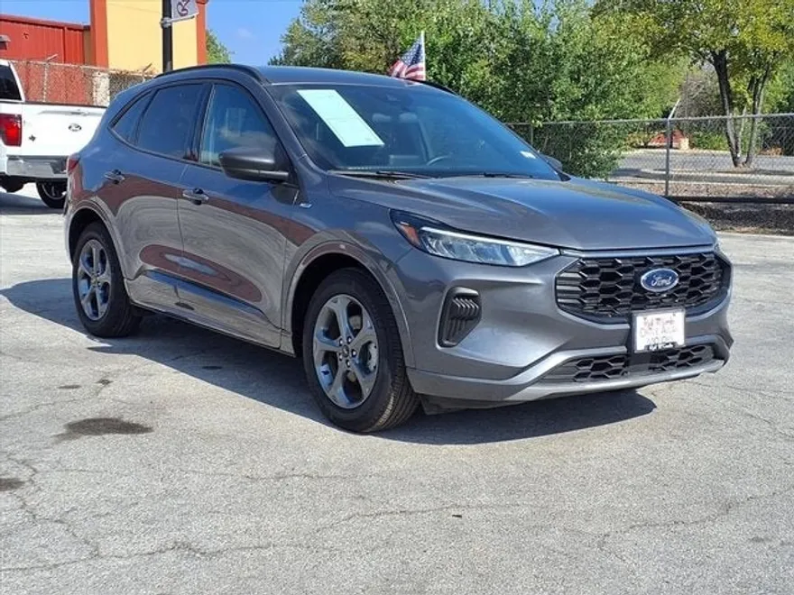 2024 Ford Escape ST-Line photo 1