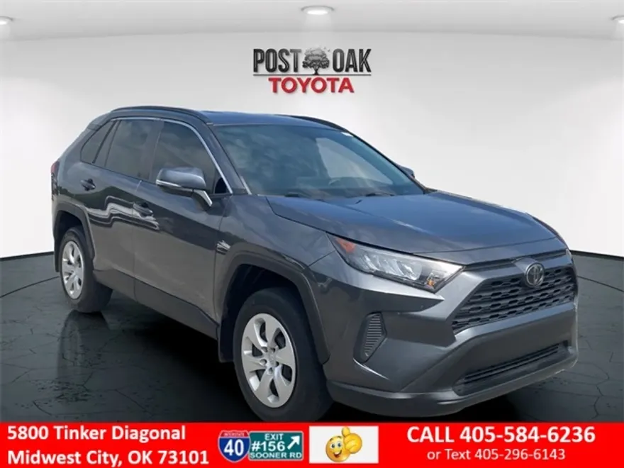 2021 Toyota RAV4 LE photo 1