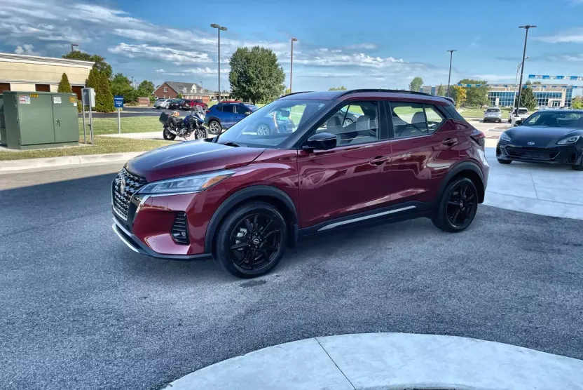 2024 Nissan Kicks SR photo 1