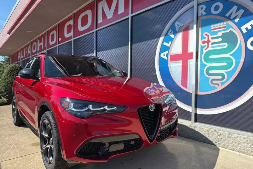 2025 Alfa Romeo Stelvio Sprint Base photo 1