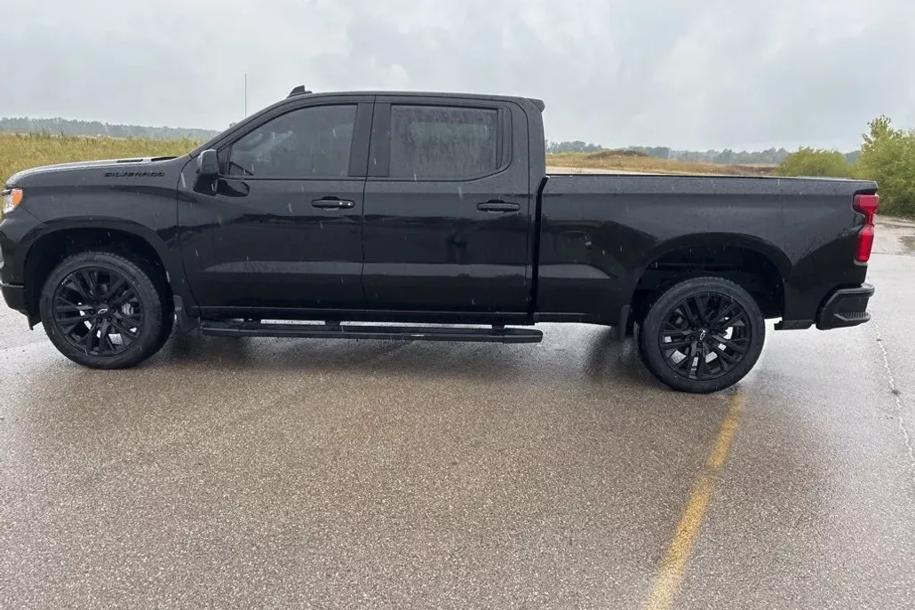 2022 Chevrolet Silverado 1500 RST photo 1