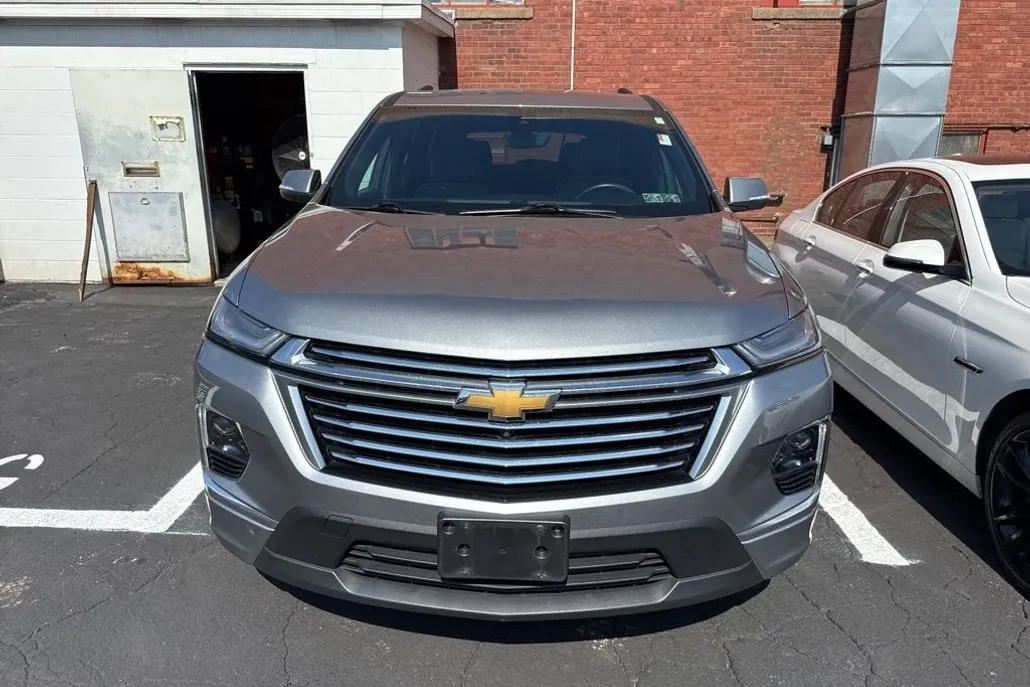 2023 Chevrolet Traverse Premier photo 1