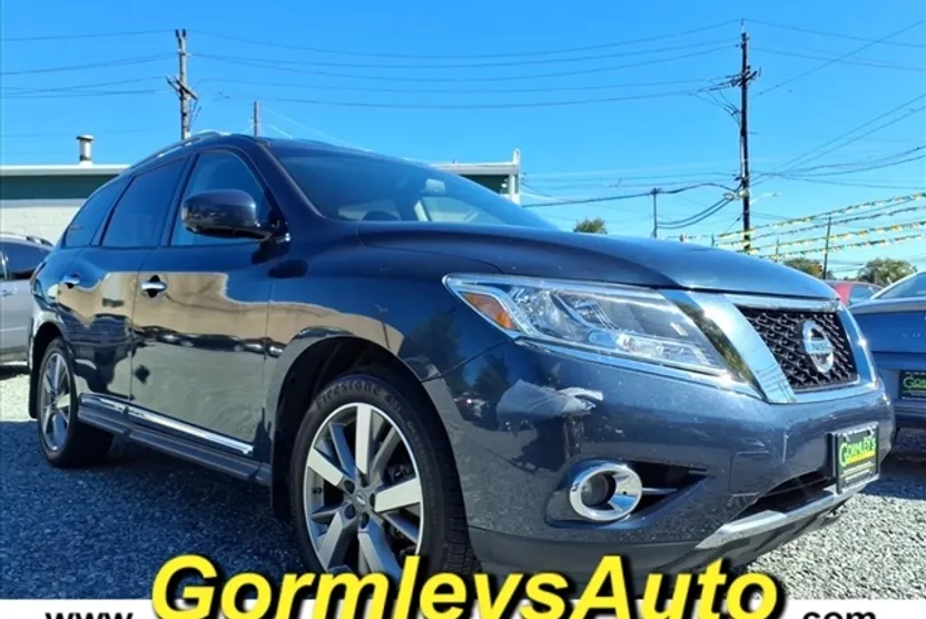 2013 Nissan Pathfinder Platinum photo 1