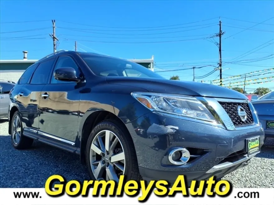 2013 Nissan Pathfinder Platinum photo 1
