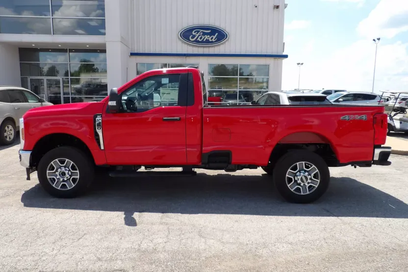 2025 Ford F-350 photo 1