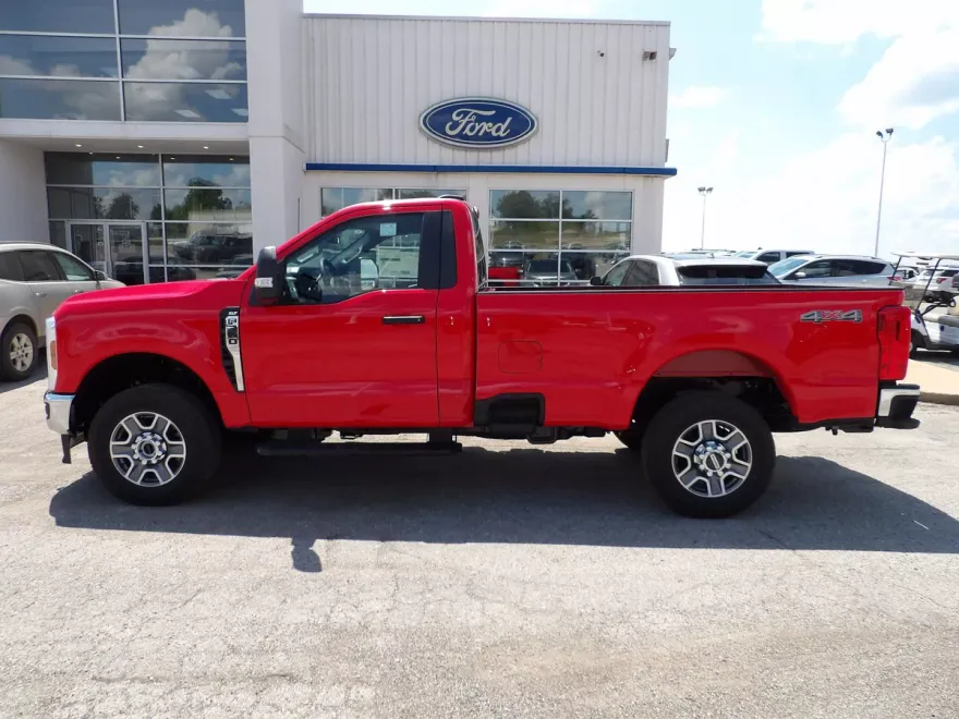 2025 Ford F-350 photo 1