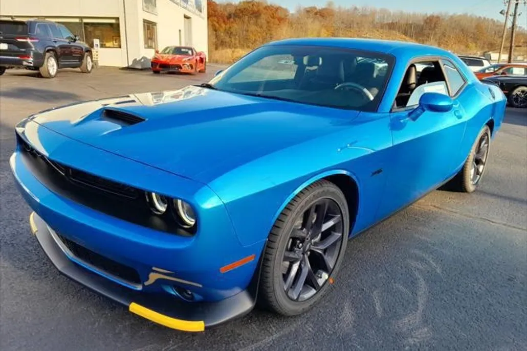 2023 Dodge Challenger R/T photo 1