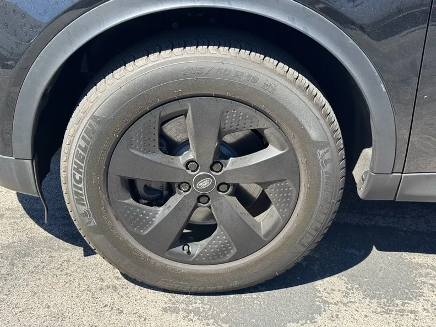 2022 Land Rover Discovery Sport SE photo 1