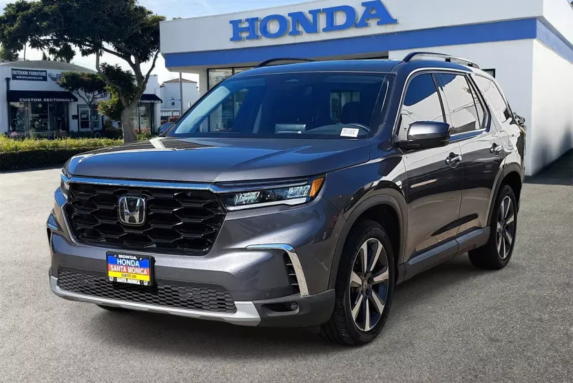 2023 Honda Pilot Touring photo 1