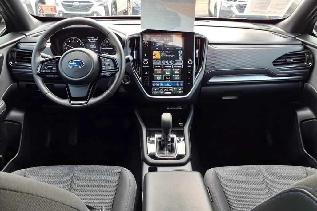 2025 Subaru Forester Premium photo 1