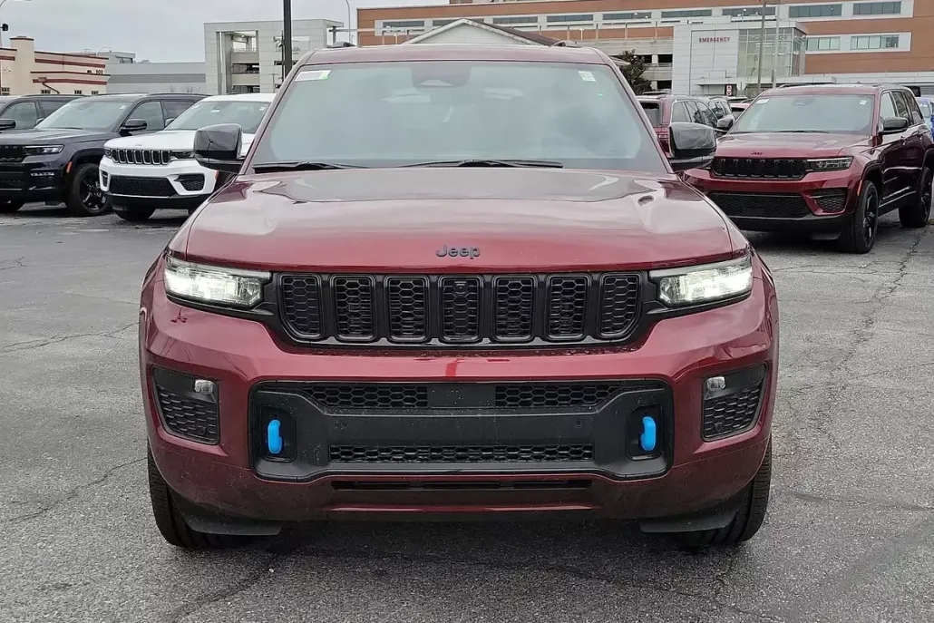 2024 Jeep Cherokee 4xe Anniversary Edition photo 1