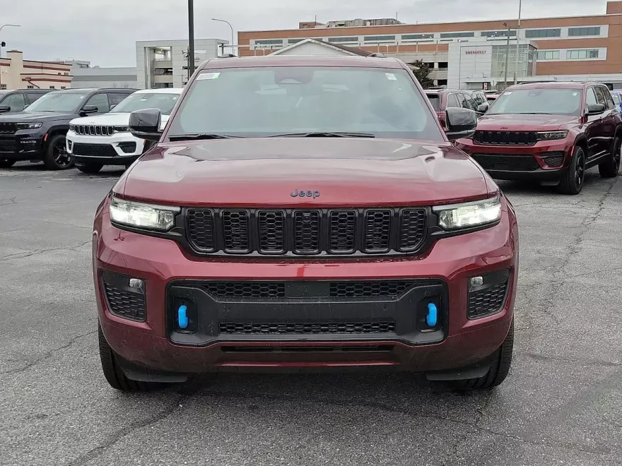 2024 Jeep Cherokee 4xe Anniversary Edition photo 1